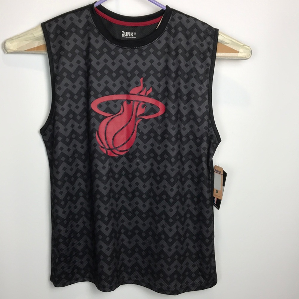 NWT Miami Heat NBA 2XL Tee